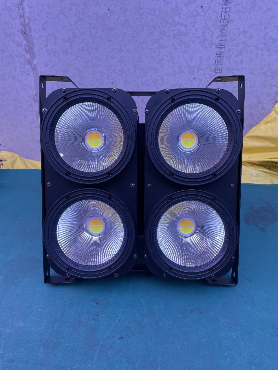 4 x 100W LED Audience Blinder, 3200-6000K — product photo 1