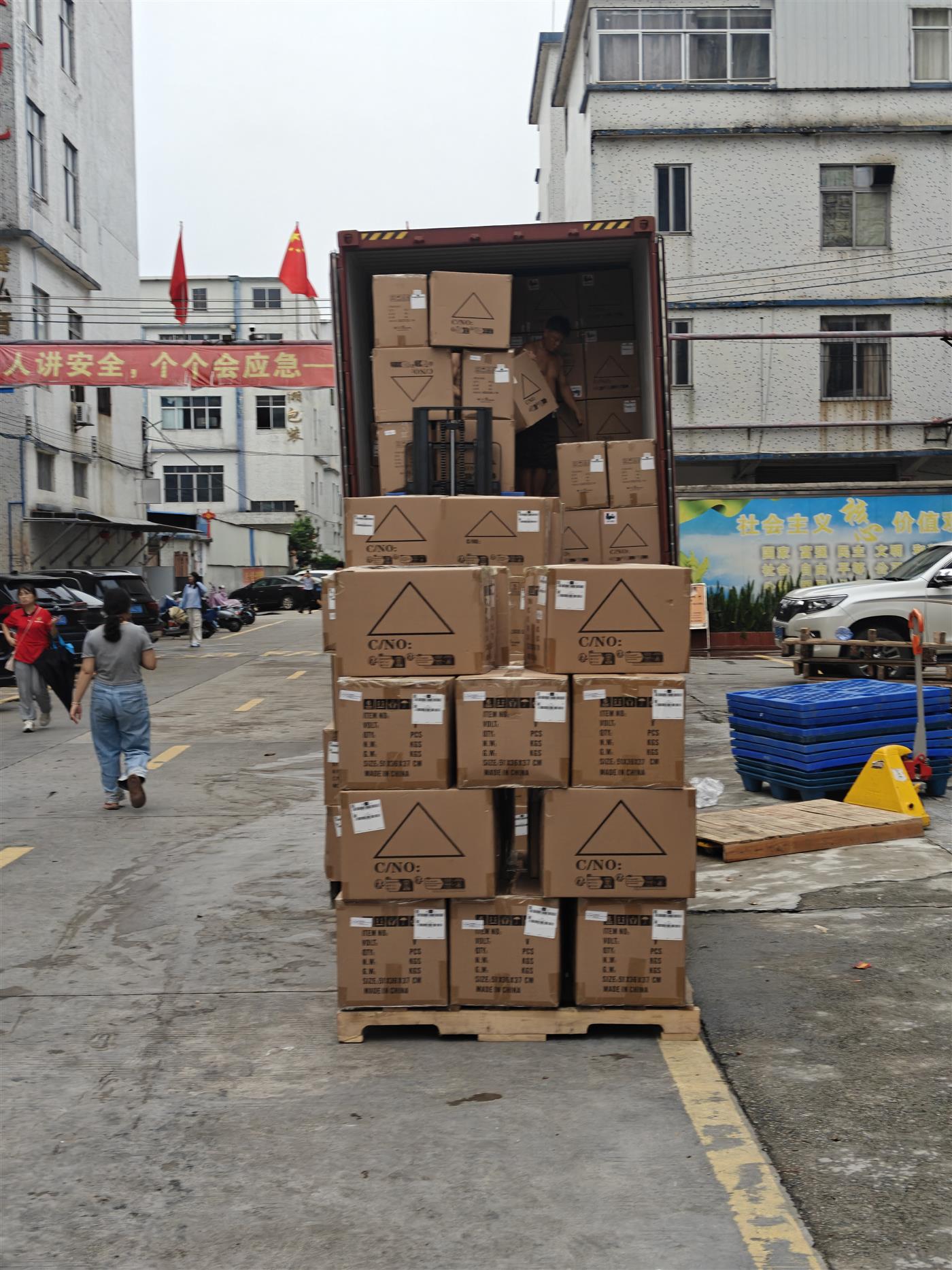Bulk stage lighting cartons prepared on pallets for international shipping